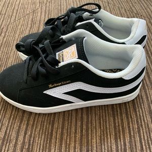 Air speed heritage edition shoes